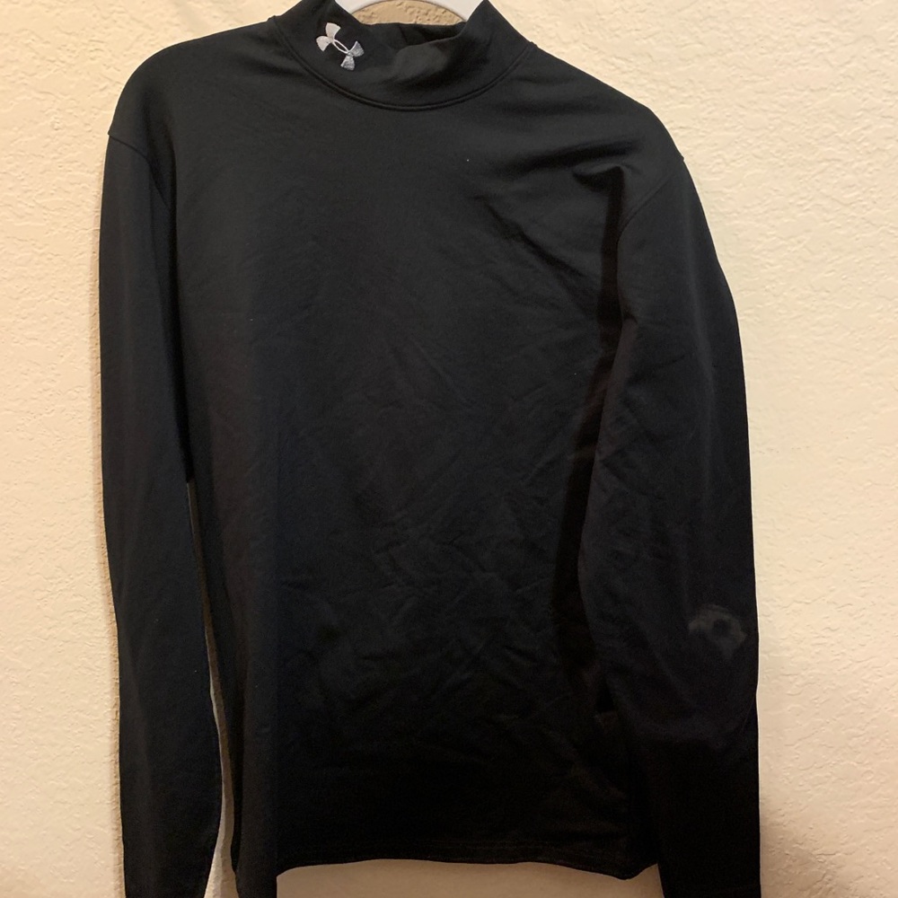 Men’s under Armour fitted cold gear size M